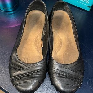 Black flats 🖤 Croft and Barrow